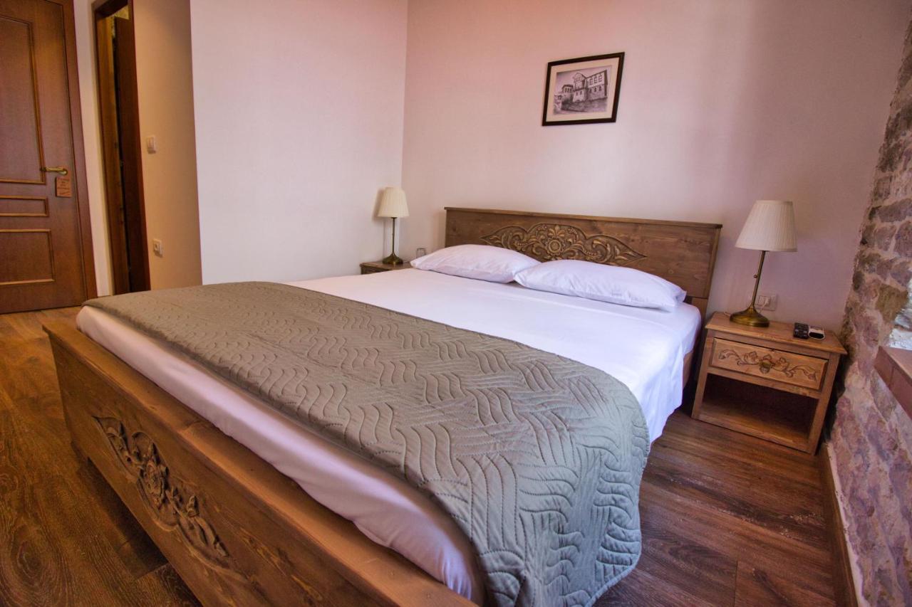 Hotel 4